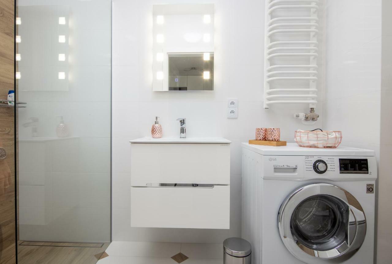 Apartamenty Ul. Marii Konopnickiej Krasków Exteriör bild