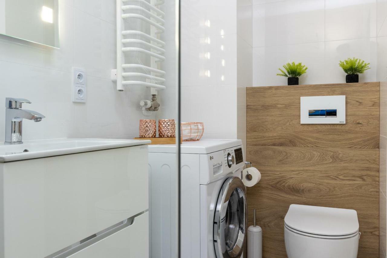 Apartamenty Ul. Marii Konopnickiej Krasków Exteriör bild