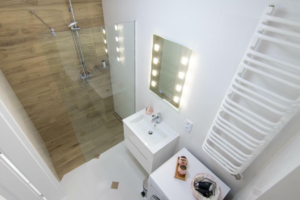 Apartamenty Ul. Marii Konopnickiej Krasków Exteriör bild