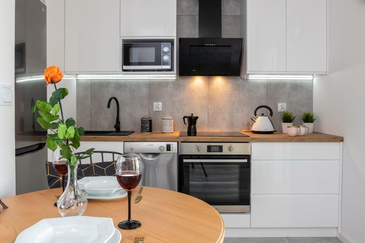 Apartamenty Ul. Marii Konopnickiej Krasków Exteriör bild