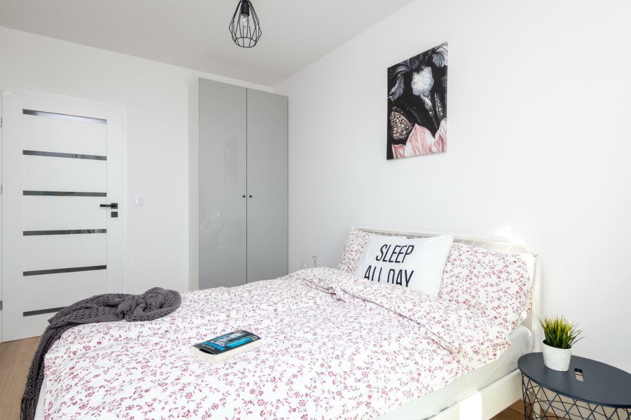 Apartamenty Ul. Marii Konopnickiej Krasków Exteriör bild